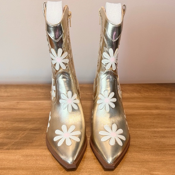 Betsey Johnson Gold Boots with White Floral Appliqué - Picture 2 of 10